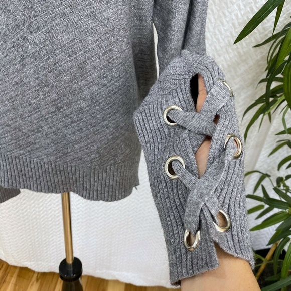 Vivante by VSA Crew Neck Knit Sweater Lace Up Cuff - Picture 3 of 6